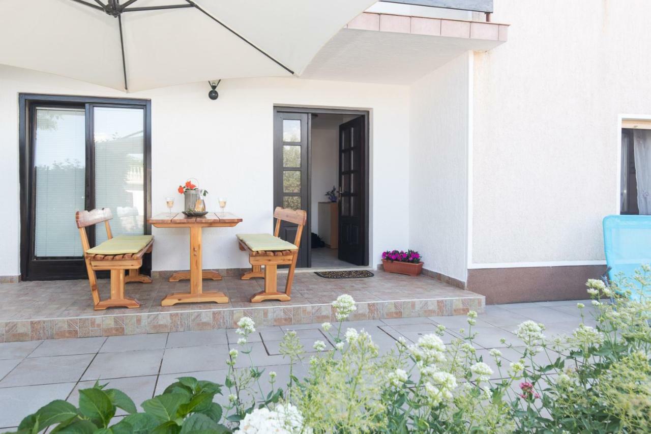 Apartment Adrijana Vrbnik Luaran gambar