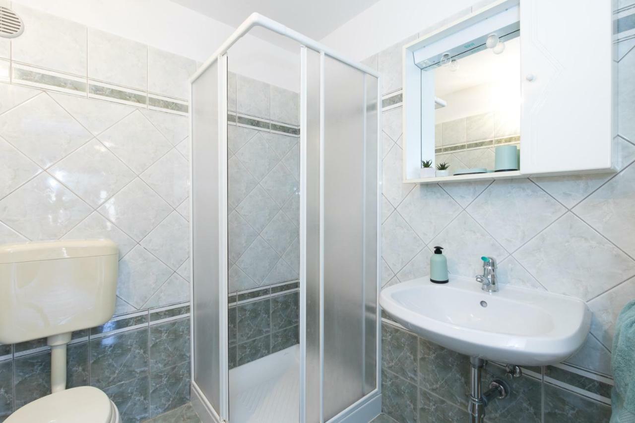 Apartment Adrijana Vrbnik Luaran gambar