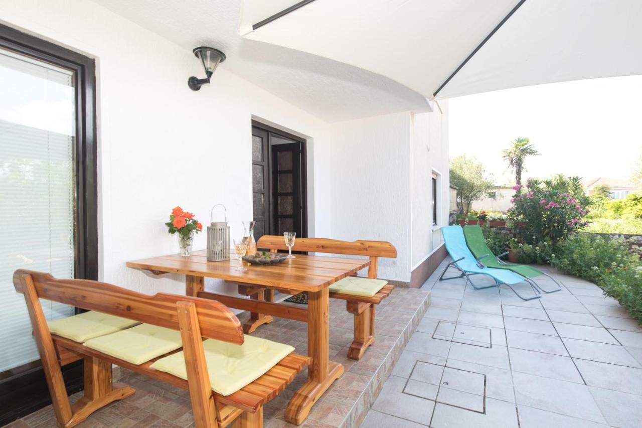 Apartment Adrijana Vrbnik Luaran gambar